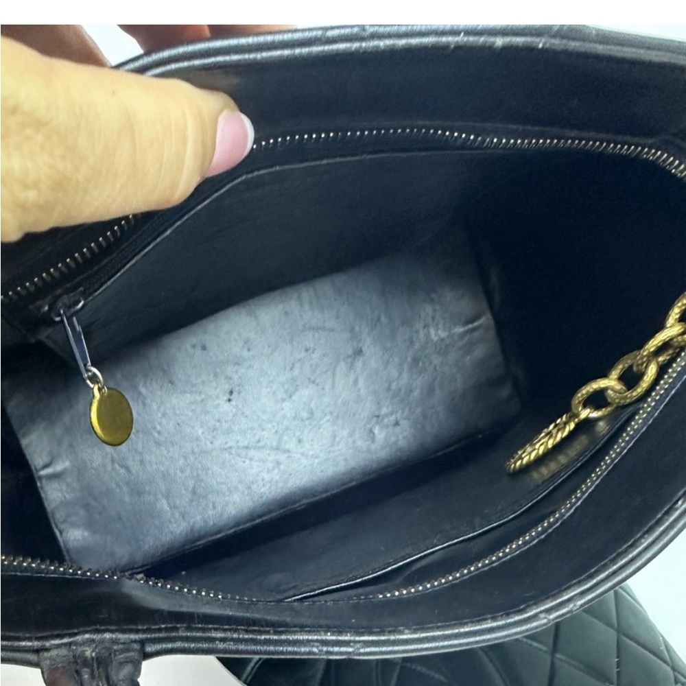CHANEL CC LAMBSKIN LEATHER MEDALLION TOTE BAG - Picture 4 of 6